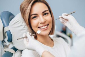 Combien de temps faut-il pour qu'un implant dentaire cicatrise complètement ?