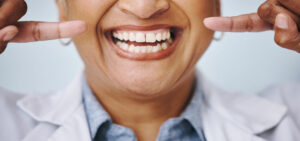Est-il possible de vivre avec un dentier à 50 ans ?